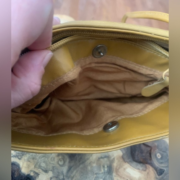 Vintage Pleated Leather Crossbody Bag - Tan/Light Brown - Picture 4 of 6